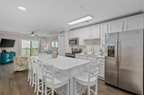 ✦ Luxury Ocean View Condo w/ Pool, Elevator, Roku TV & Wifi! ✦